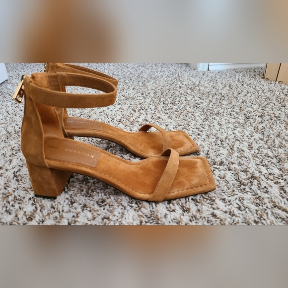 Good American Block Heel Square Toe Sandals - Picture 4 of 5